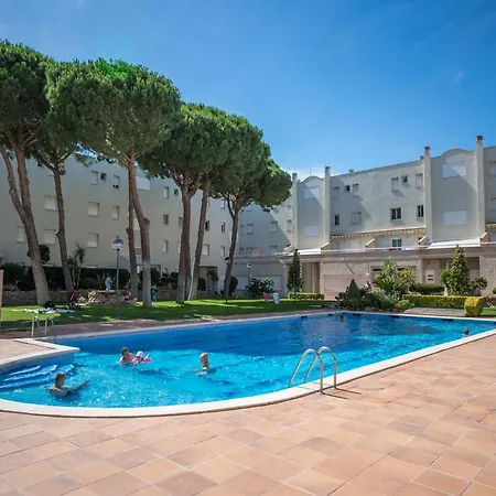 Beautiful With Communal Pool Apartment