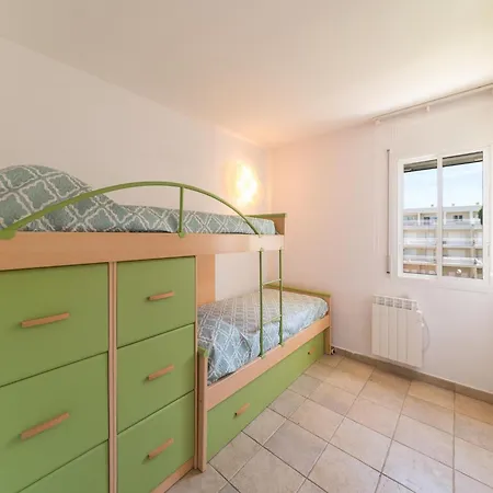 Apartment Beautiful With Communal Pool *