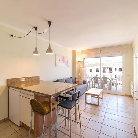 Apartment Beautiful With Communal Pool